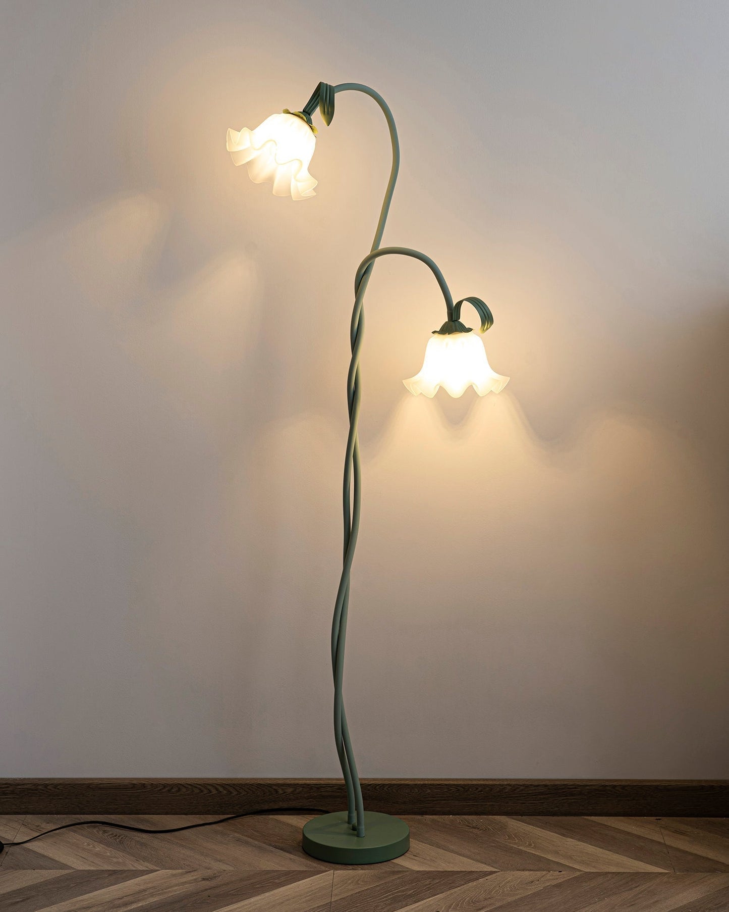 LED Floor Lamp with Calla Flower Design - Modern Lighting for Living Room & Bedroom Decor