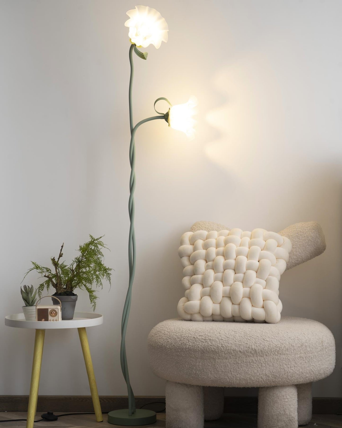LED Floor Lamp with Calla Flower Design - Modern Lighting for Living Room & Bedroom Decor