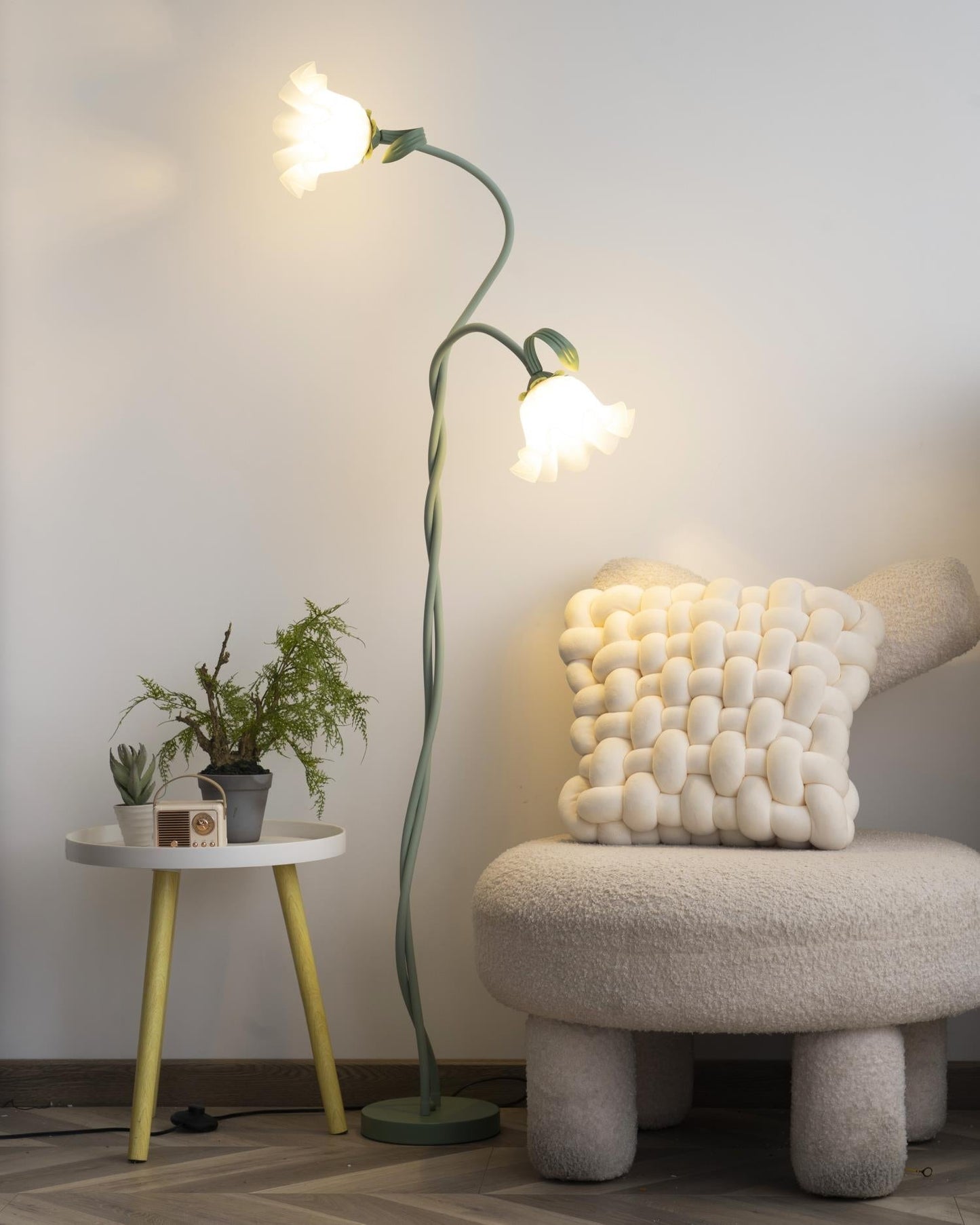 LED Floor Lamp with Calla Flower Design - Modern Lighting for Living Room & Bedroom Decor
