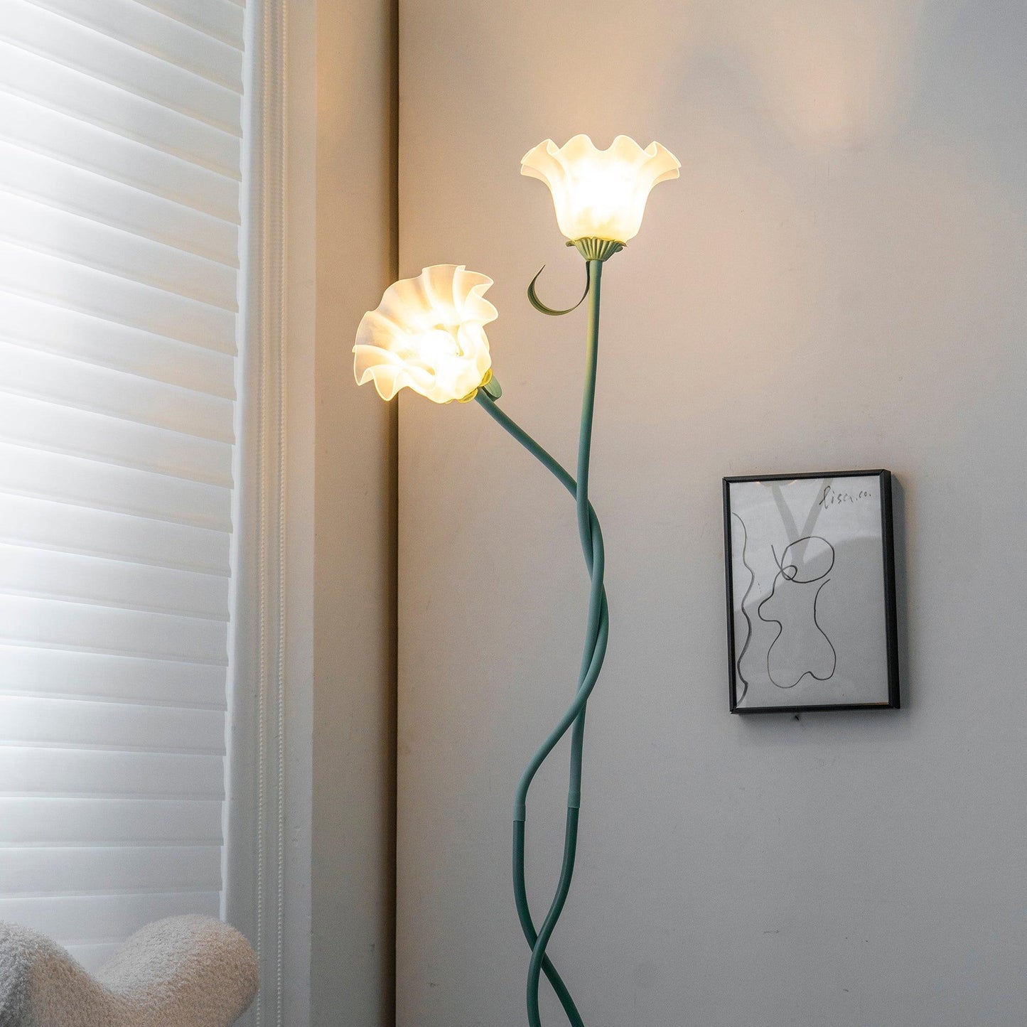 LED Floor Lamp with Calla Flower Design - Modern Lighting for Living Room & Bedroom Decor