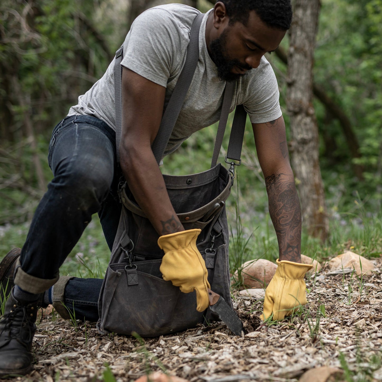 Hori Hori Classic Gardening Tool | Stainless Steel, Serrated Blade & Comfortable Walnut Handle for Digging and Weeding