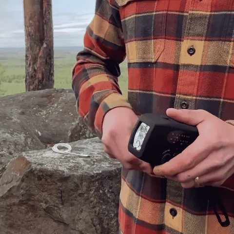 Portable Wind-Up Radio | AM/FM, Weather Broadcasts & Built-In Power Bank for Emergency Preparedness