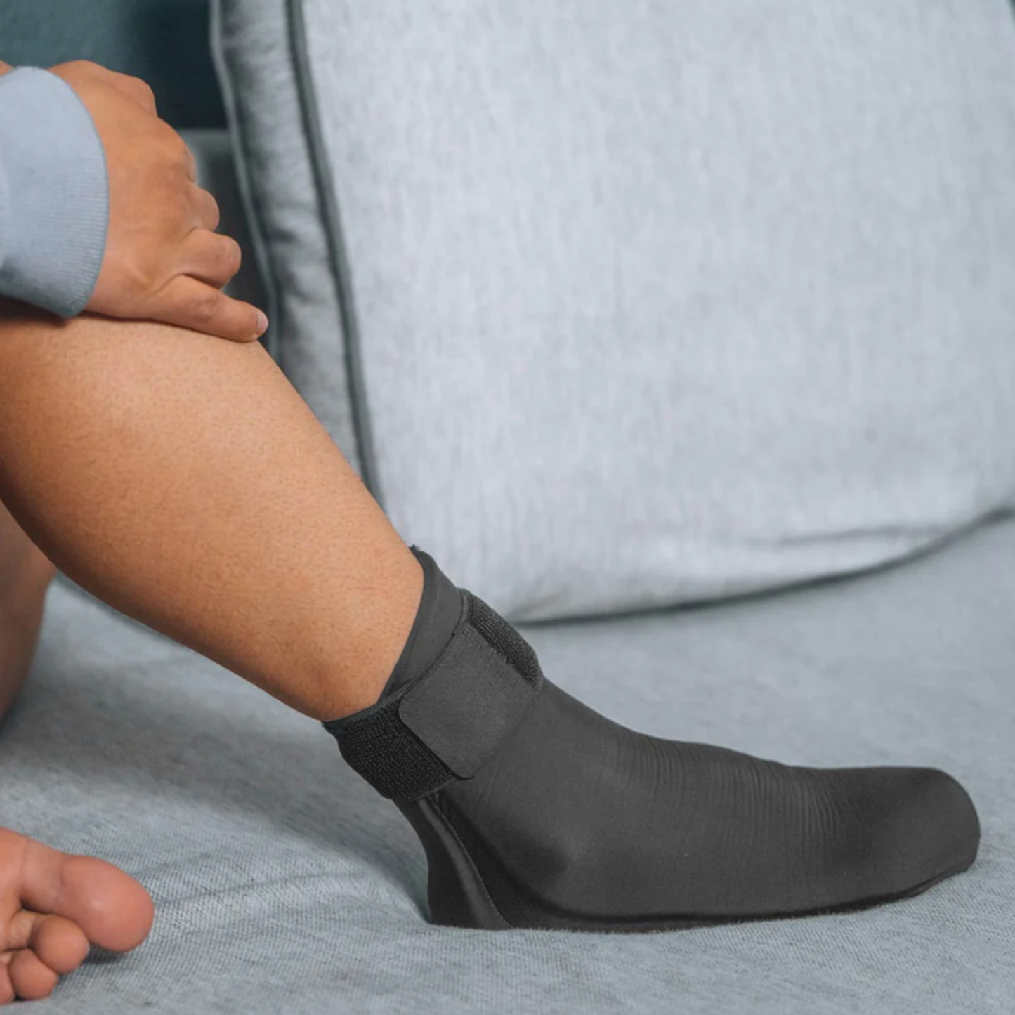 Cooling & Warming Foot Brace | Adjustable, Breathable & Ideal for Injury Recovery